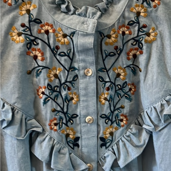 New Double D Ranch chambray blouse - Picture 3 of 4
